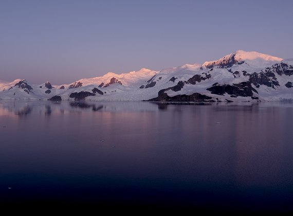 Gletscher beim Sonnenuntergang während eines Tauchgangs von TSK