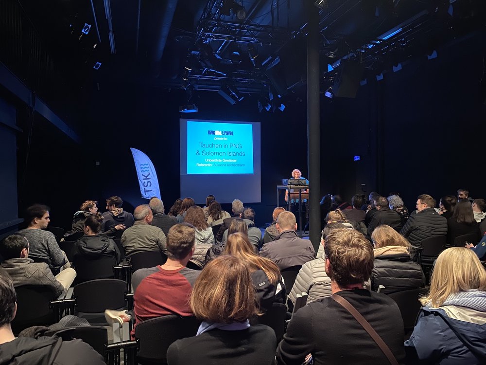 Bild vom Saal beim Sea Explorers Philippinen Vortrag Foto vom Laden bei TSK Bern